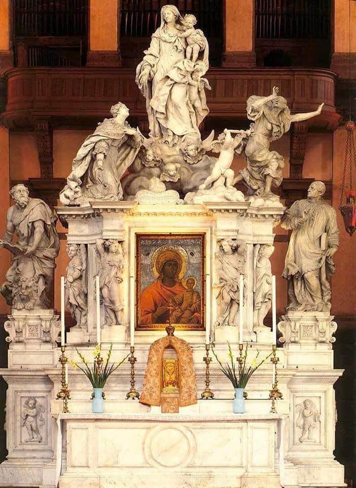 Altare della chiesa della salute a venezia