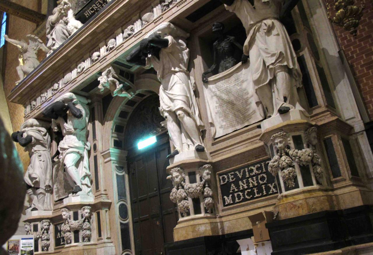 Monumento al Doge Pesaro nella chiesa dei Frari