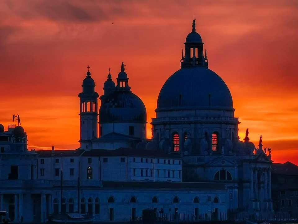 Basilica della Salute a Venezia, di sera