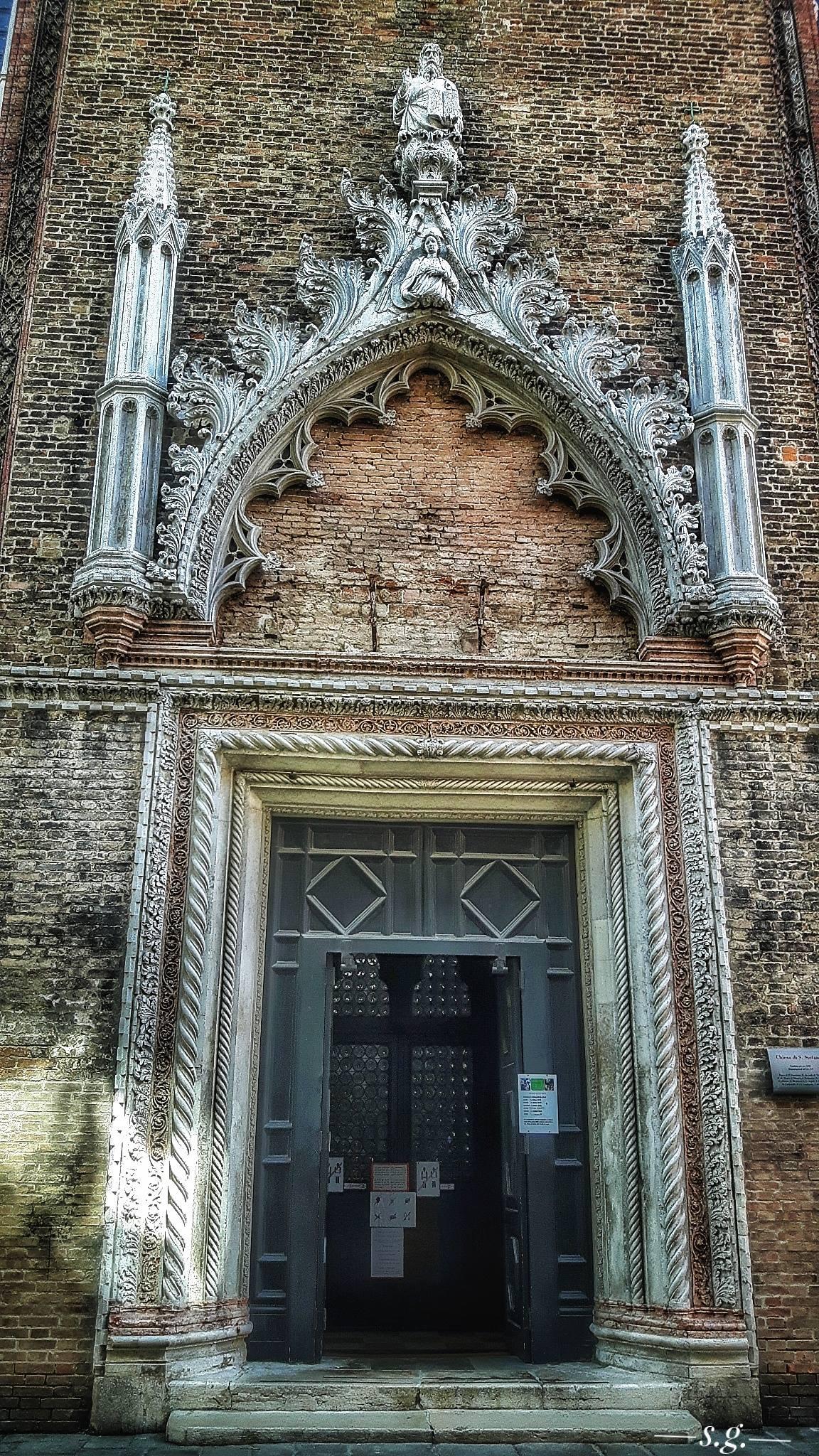 Chiesa di Santo Stefano, il portale