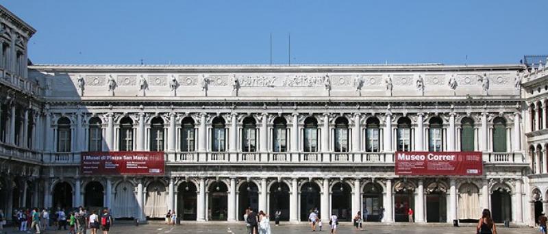 Foto dell'ala napoleonica di fronte alla Basilica di San Marco