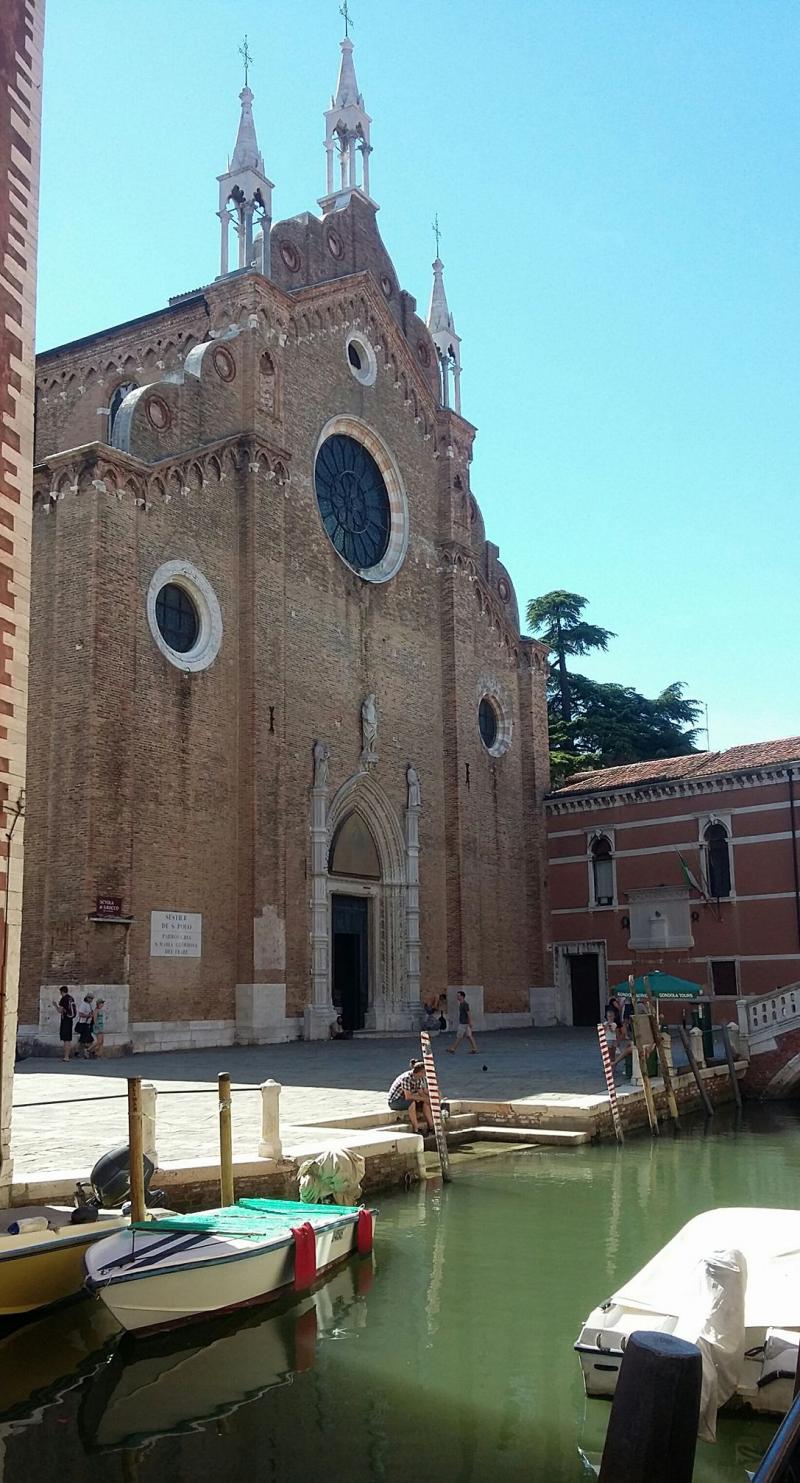 La facciata della chiesa dei Frari a Venezia