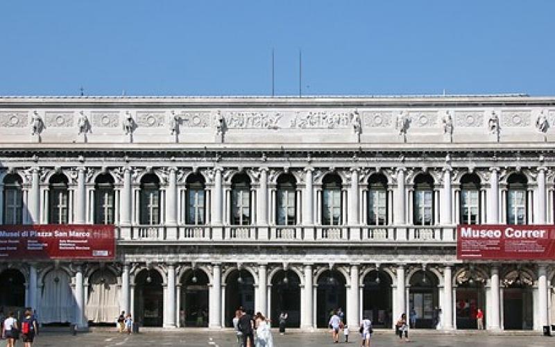 Foto dell'ala napoleonica di fronte alla Basilica di San Marco