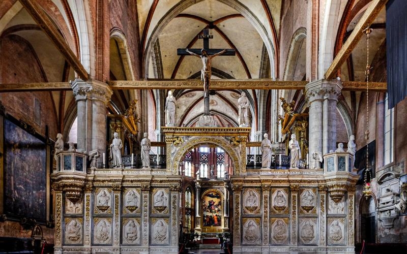 Basilica dei Frari: septo marmoreo centrale che racchiude il coro