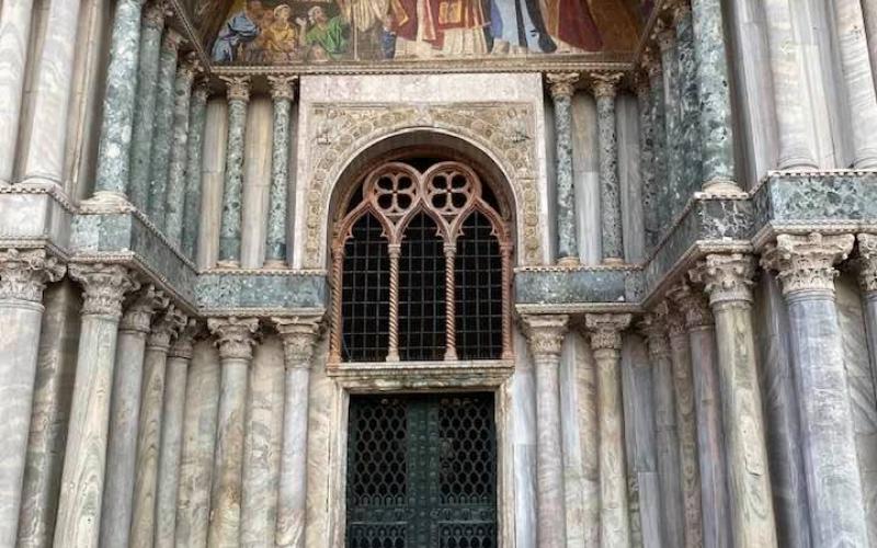 Basilica di San Marco, quarto barcone: mosaico e colonne