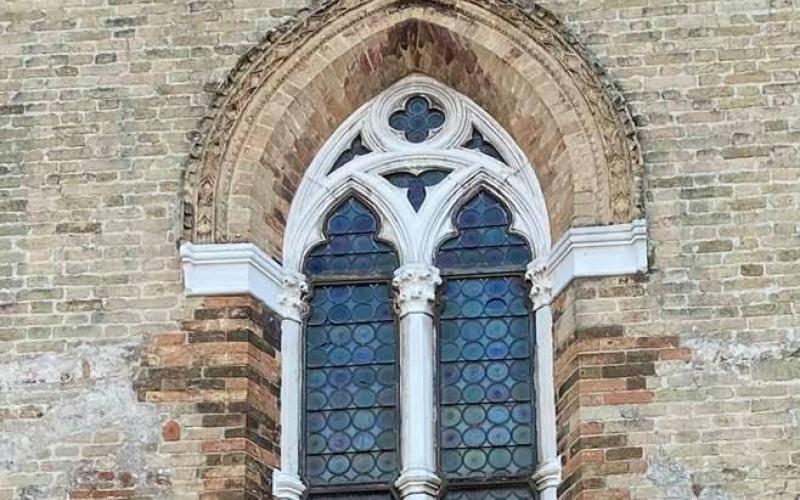 Chiesa della Carità, finestra