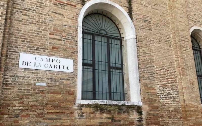 Chiesa della Carità a Venezia, il portale distrutto