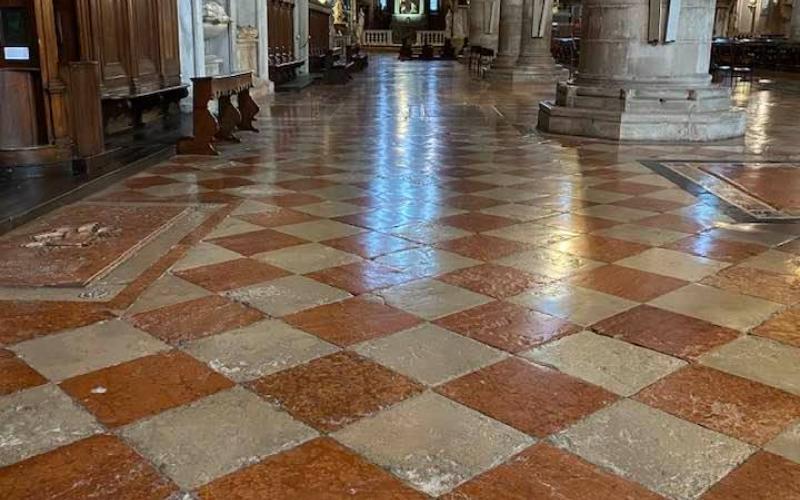 La Chiesa di San Giovanni e Paolo a Venezia, pavimenti della navata