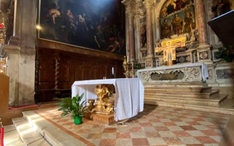 Chiesa di San Zulian a Venezia, i pavimenti dell'altare