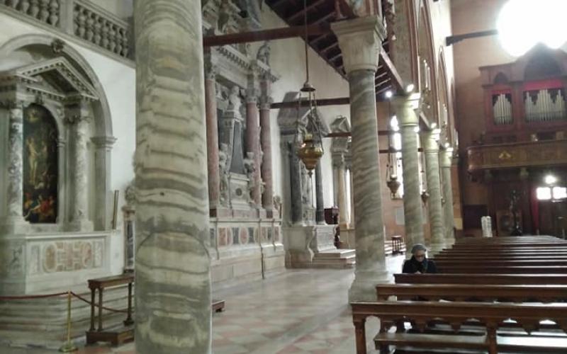 Chiesa della Madonna dell'orto a Venezia, pilastri della navata