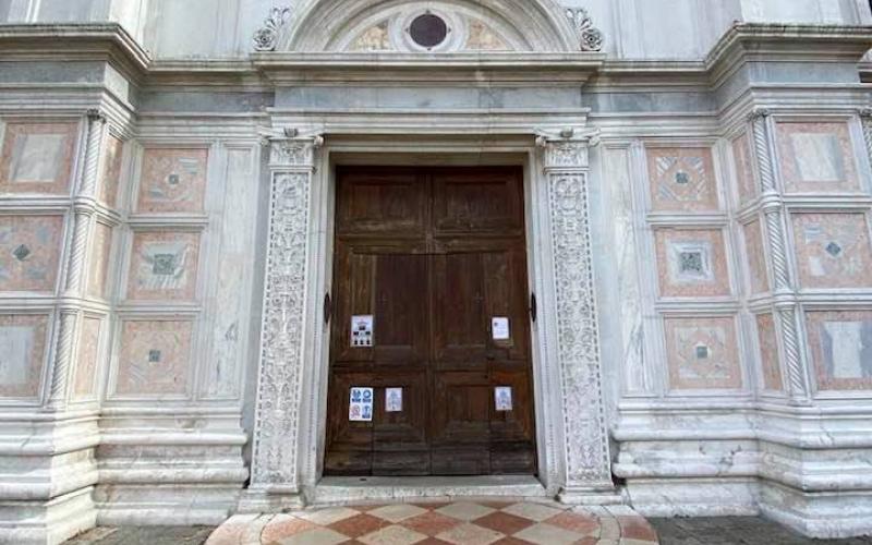 Chiesa di San Zaccaria, il portale principale 