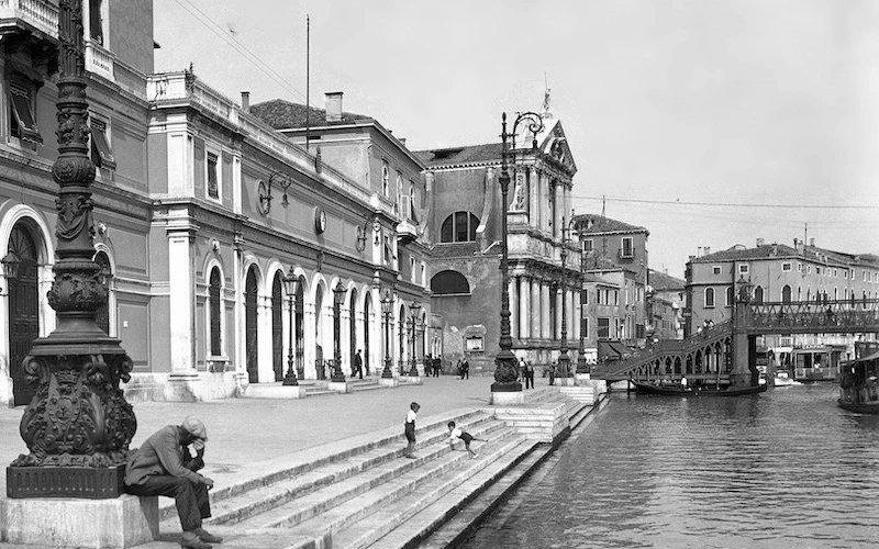 La vecchia stazione ferroviaria santa lucia a Venezia