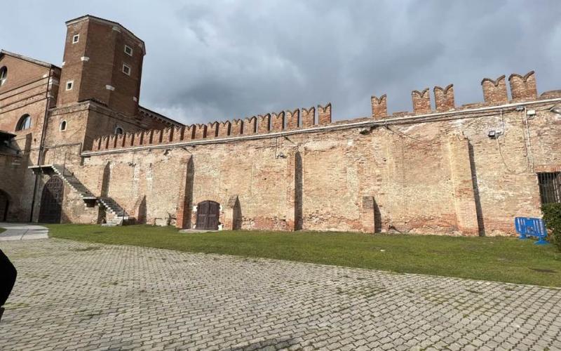 Interno dell'arsenale di Venezia, piazza e torre della campanella