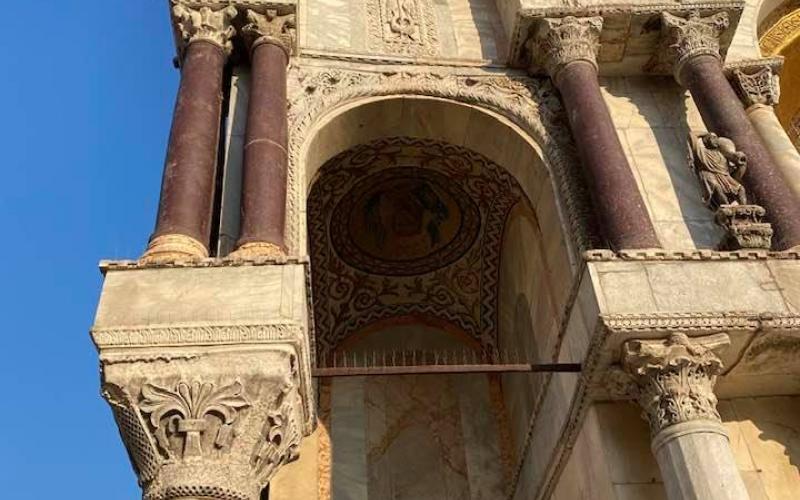 Basilica di San Marco, angolo sinistro, le colonne in porfido