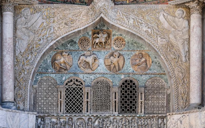 Basilica di San Marco, particolare del bassorilievo degli evangelisti