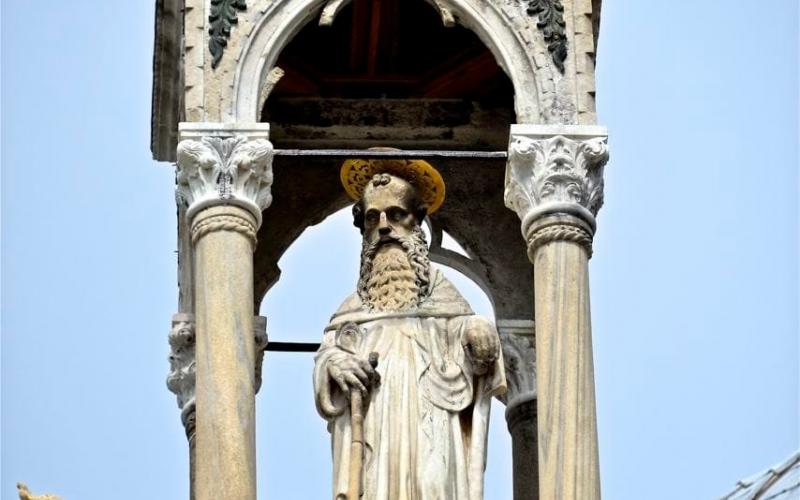Basilica di San Marco, facciata sud, statua