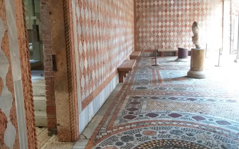 Ca' d'oro:Mosaici in marmo del pavimento del portego