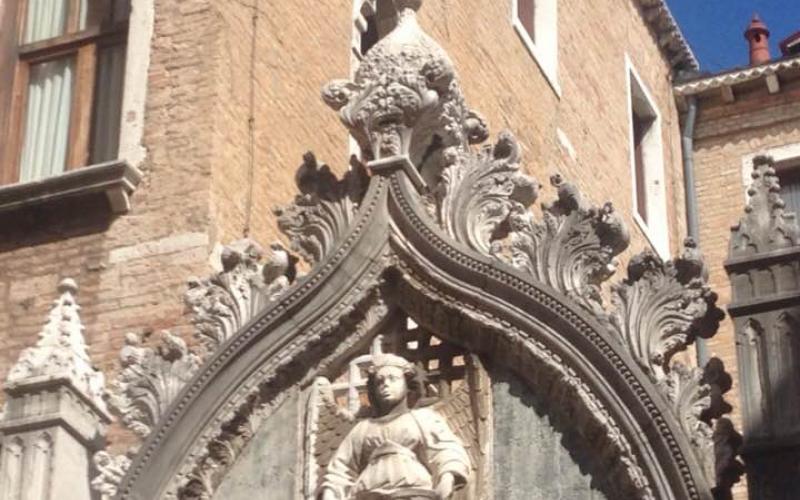 Ca' d'oro: Il portale scolpito da Bartolomeo Bon