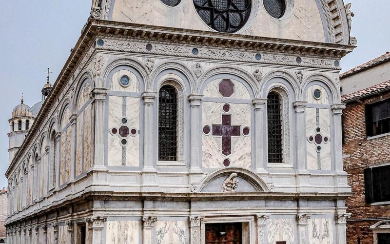 Chiesa di Santa Maria dei Miracoli a Venezia, la facciata