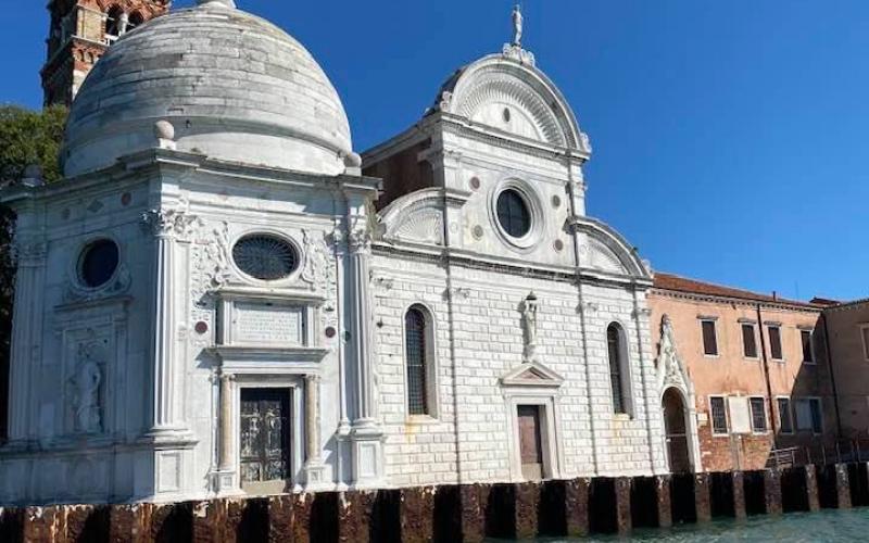 Chiesa di San Michele in Isola cimitero, Venezia: facciata con battistero
