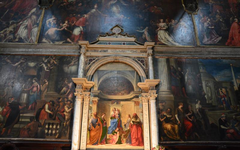 Chiesa di San Zaccaria a Venezia:  vista interno con pala bellini 