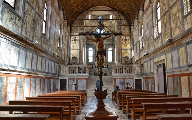 Interno chiesa di Santa Maria dei Miracoli a Venezia