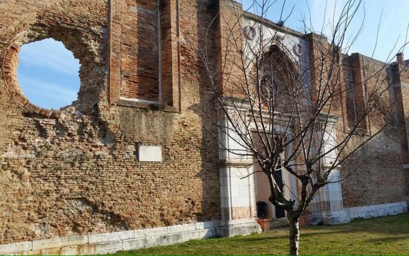 Resti della facciata principale della Chiesa dei Servi a Venezia