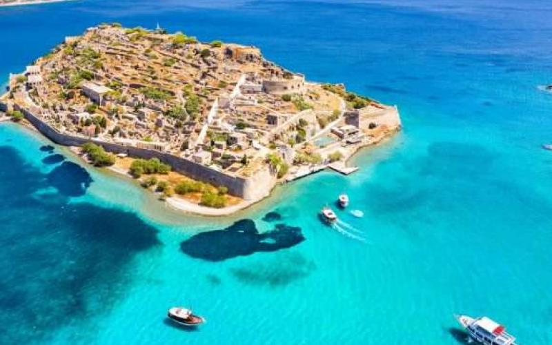 il mare attorno all'isola di spinalonga