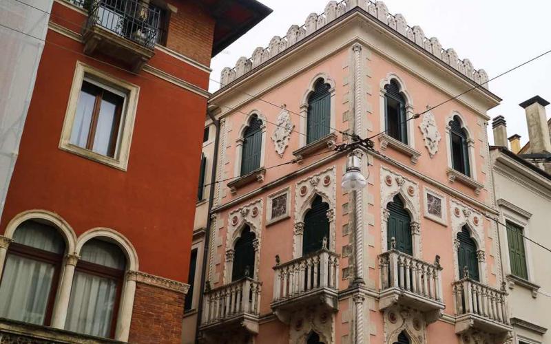 architetture veneziane nel centro storico di Treviso