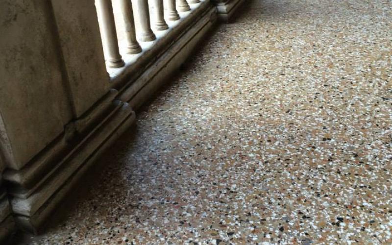 Il pavimento alla veneziana del loggiato di Palazzo Ducale