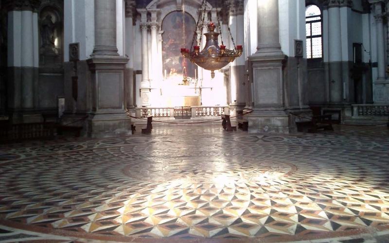 Il pavimento della rotonda della Basilica della Salute