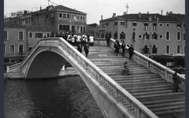 Fasi di costruzione del ponte agli scalzi