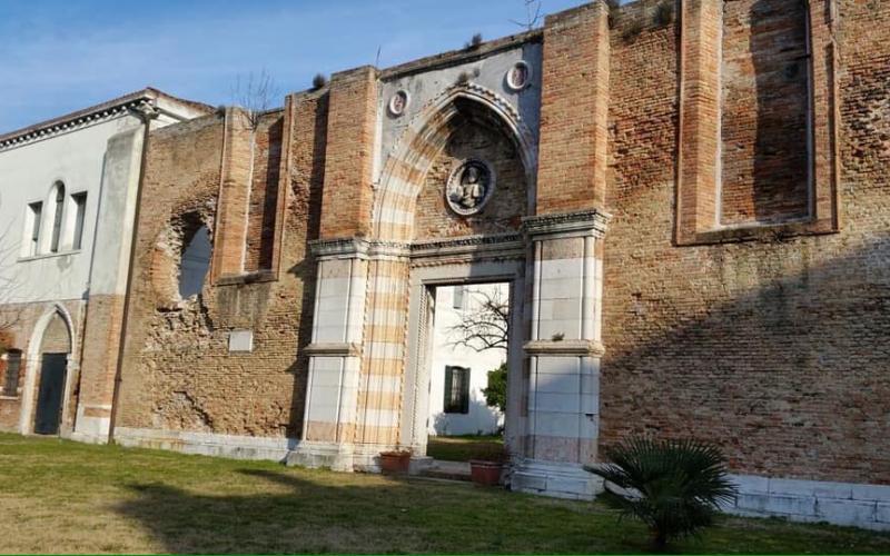 Chiesa dei Servi a Venezia, distrutta. I resti della facciata