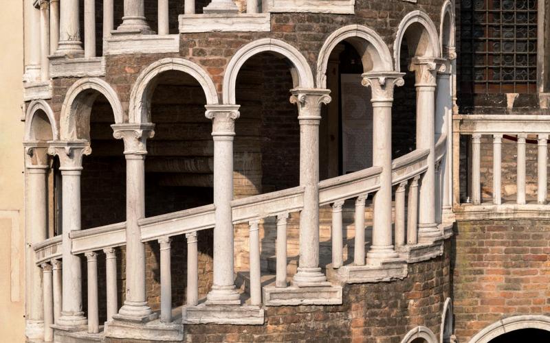 Stile rinascimentale a Venezia Scala di palazzo contarini del Bovolo