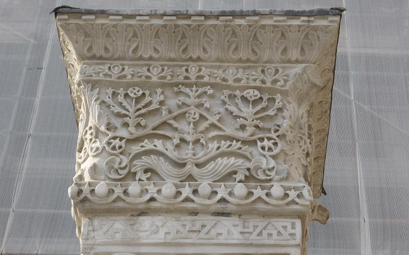 Pilastri acritani, dettaglio del capitello
